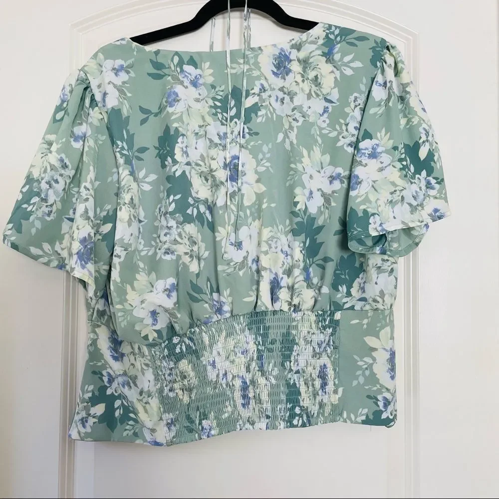 Abercrombie & Fitch keyhole green floral top| XL - Picture 2 of 4